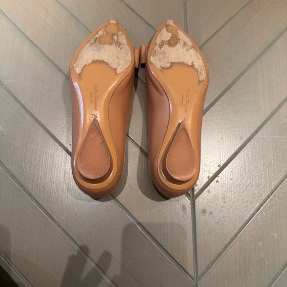 Salvatore Ferragamo Nude/Tan Leather Pointed-Toe Bow Flats - Picture 7 of 14